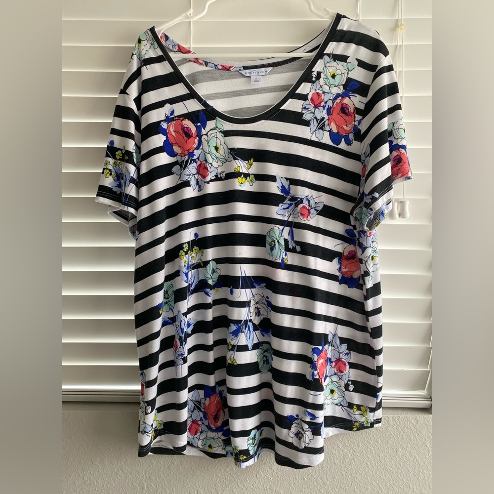 Women’s Plus 2X Boutique Plus from JCP flower short sleeve shirt